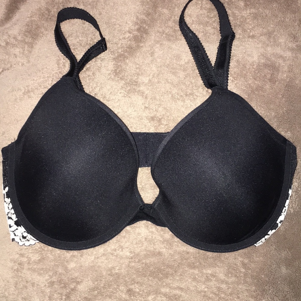 New elegant Wacoal black and lace bra 36DD